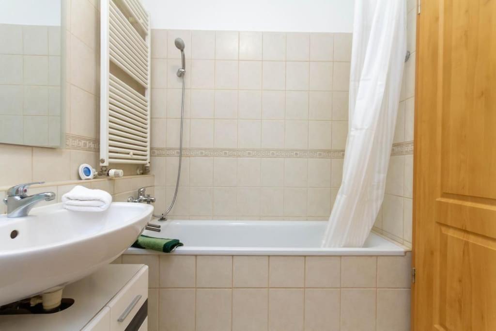 Апартаменты Gozsdu White Raven 3 - Terrace And Free Underground Parking Будапешт Экстерьер фото